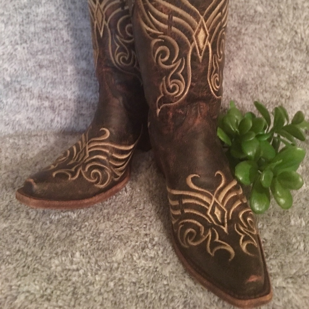Women’s cowboy boots